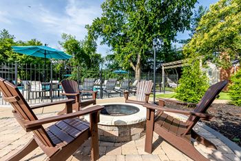 Fire pit lounge